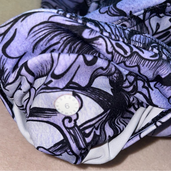 Lululemon floral crop leggings size 6 - Picture 9 of 14